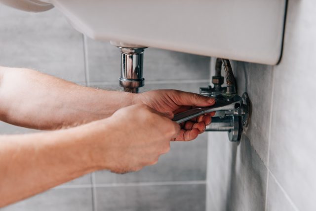 Plumber Repair Leaking Sink